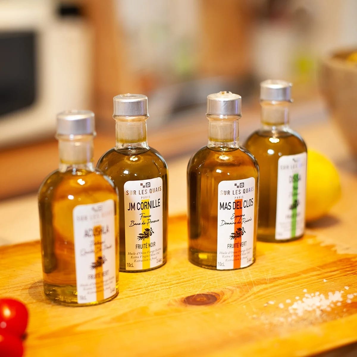 des petites bouteilles d'huiles d'olive