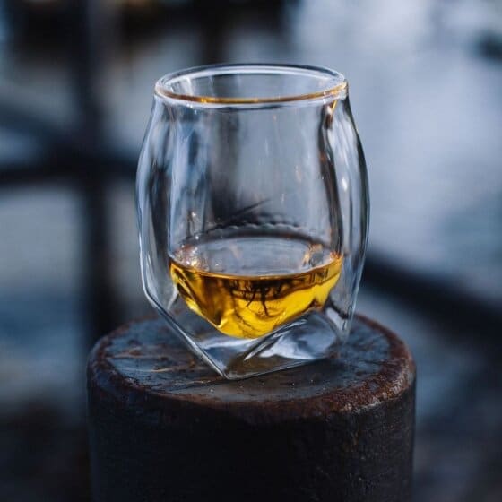 Deux magnifiques verres à Whisky pour la dégustation