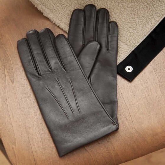 De très beaux gants en cuir doublés en cachemire