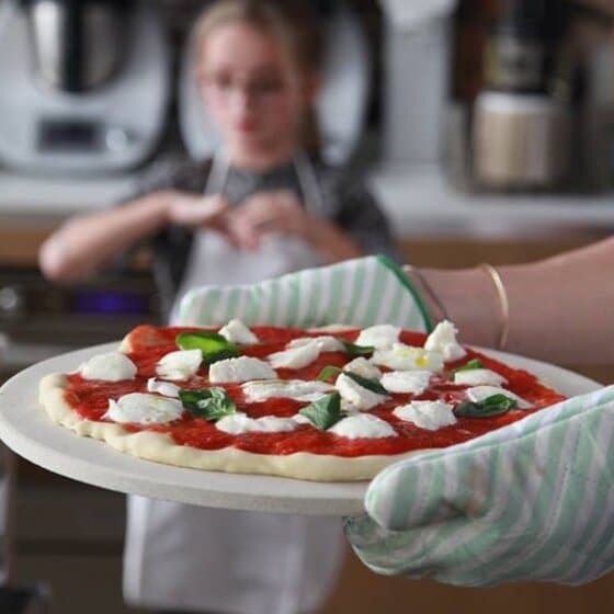Retrouvez le croustillant d’une pizza cuite au four traditionnel