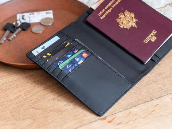 Un porte-passeport imperméable en 100% polyuréthane