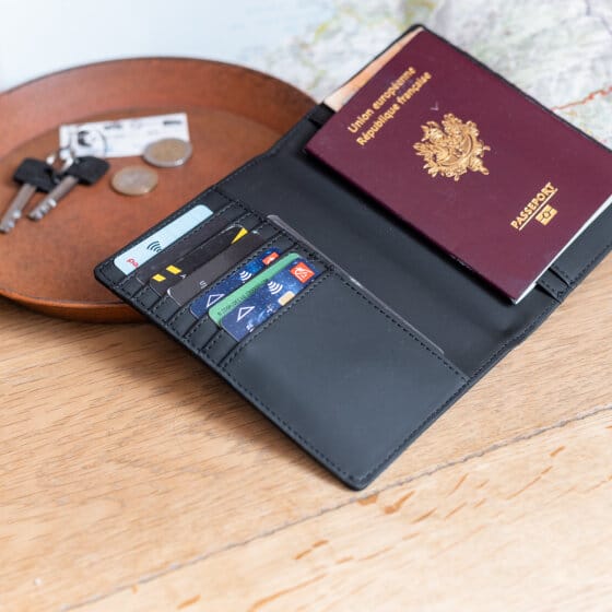 Un porte-passeport imperméable en 100% polyuréthane