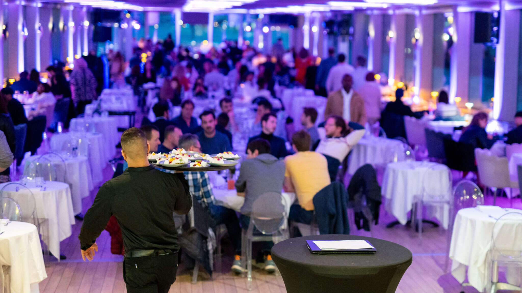 S'offrir un dîner en famille ou à deux à bord du Diamant Bleu