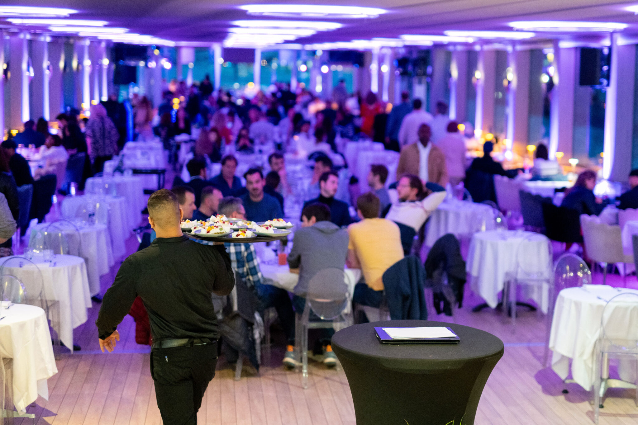 S'offrir un dîner en famille ou à deux à bord du Diamant Bleu