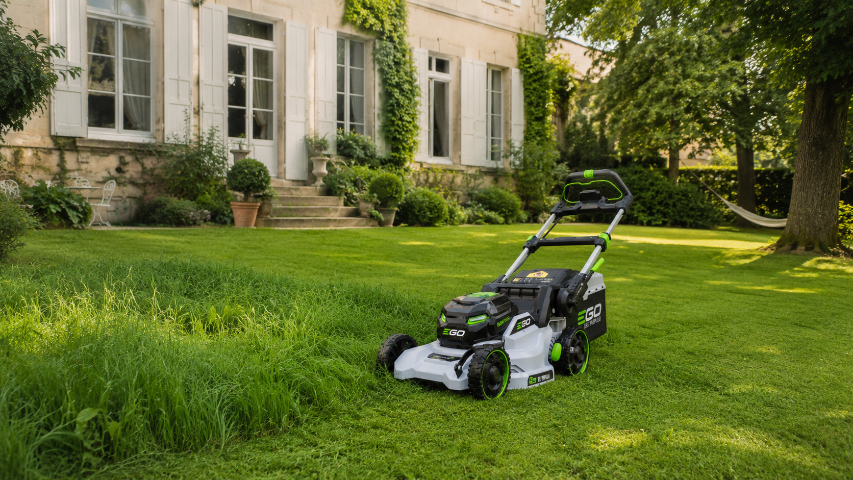 Tondeuse à batterie EGO : quel modèle offrir à un amateur de jardinage ?
