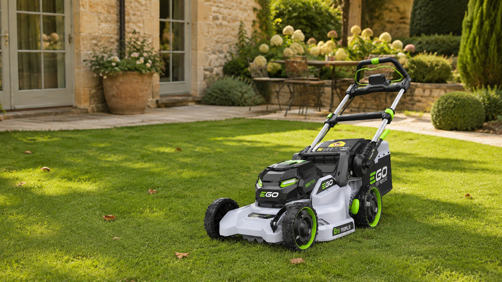 Tondeuse à batterie EGO : quel modèle offrir à un amateur de jardinage ?