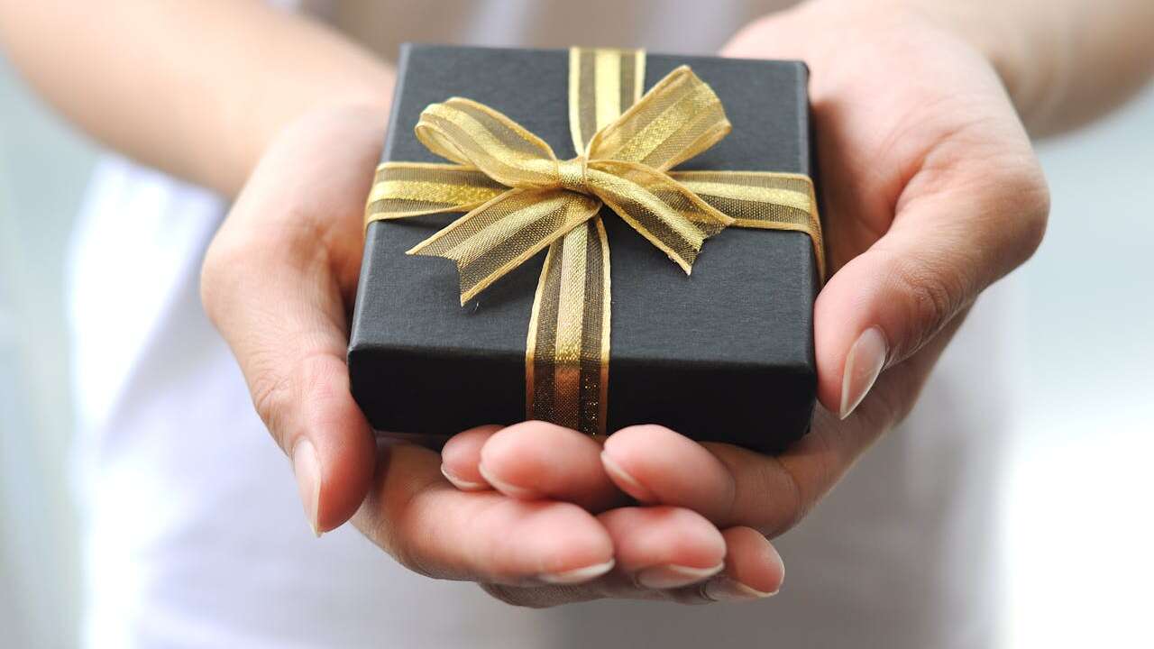découvrez comment certains cadeaux peuvent sembler bien plus précieux qu'ils ne le sont réellement, pour faire plaisir sans se ruiner.